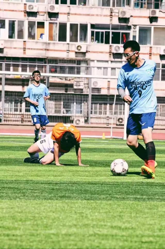 正心男足1：0格物男足，格物后卫不慎乌龙