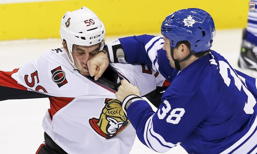 刚刚中国小将在球场上把韩国人打了裁判的判罚让人大跌眼镜