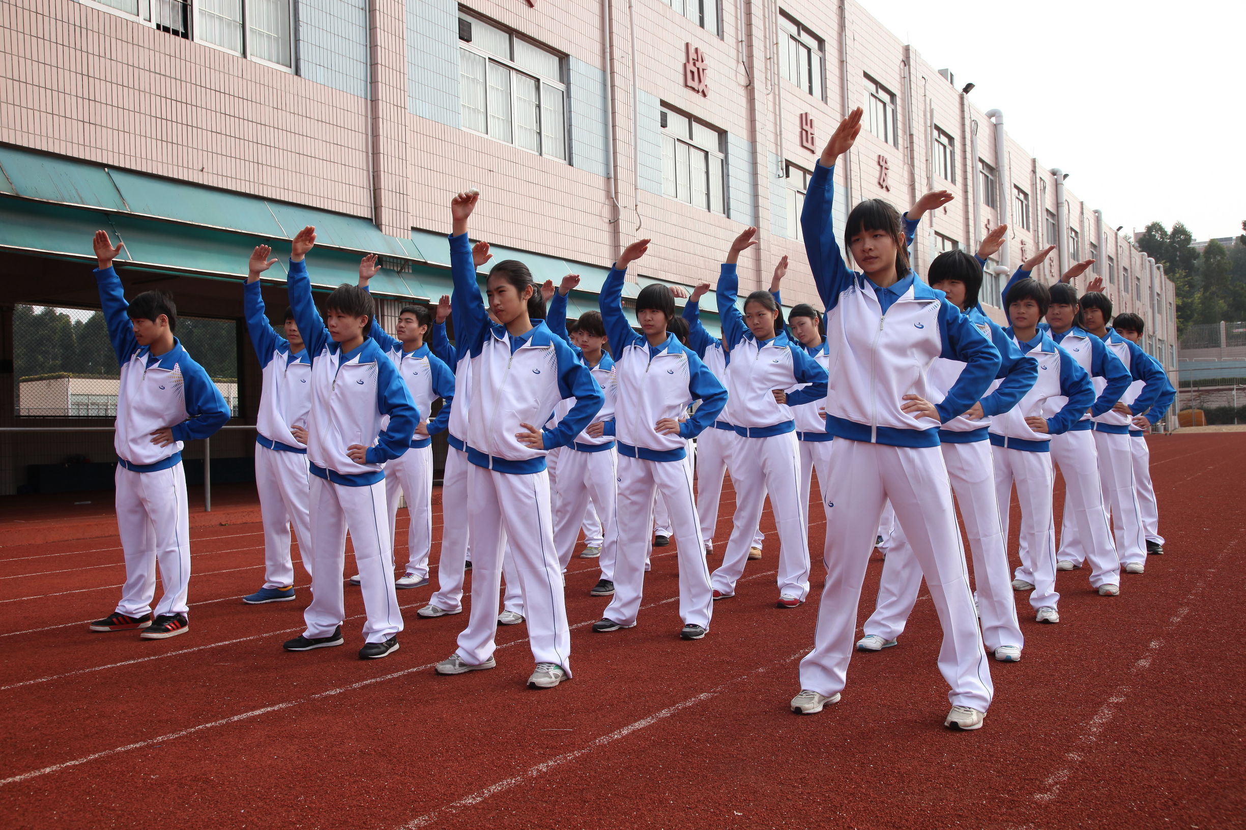 校服进化论——邵阳校服新规出台