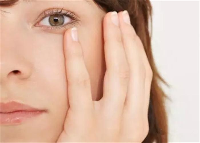 粉饼和散粉的区别哪个更好用,粉饼和散粉的区别哪个更好用一点