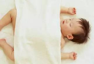 对于宝宝凉着肚子没有办法，宝妈可以进来学习一下