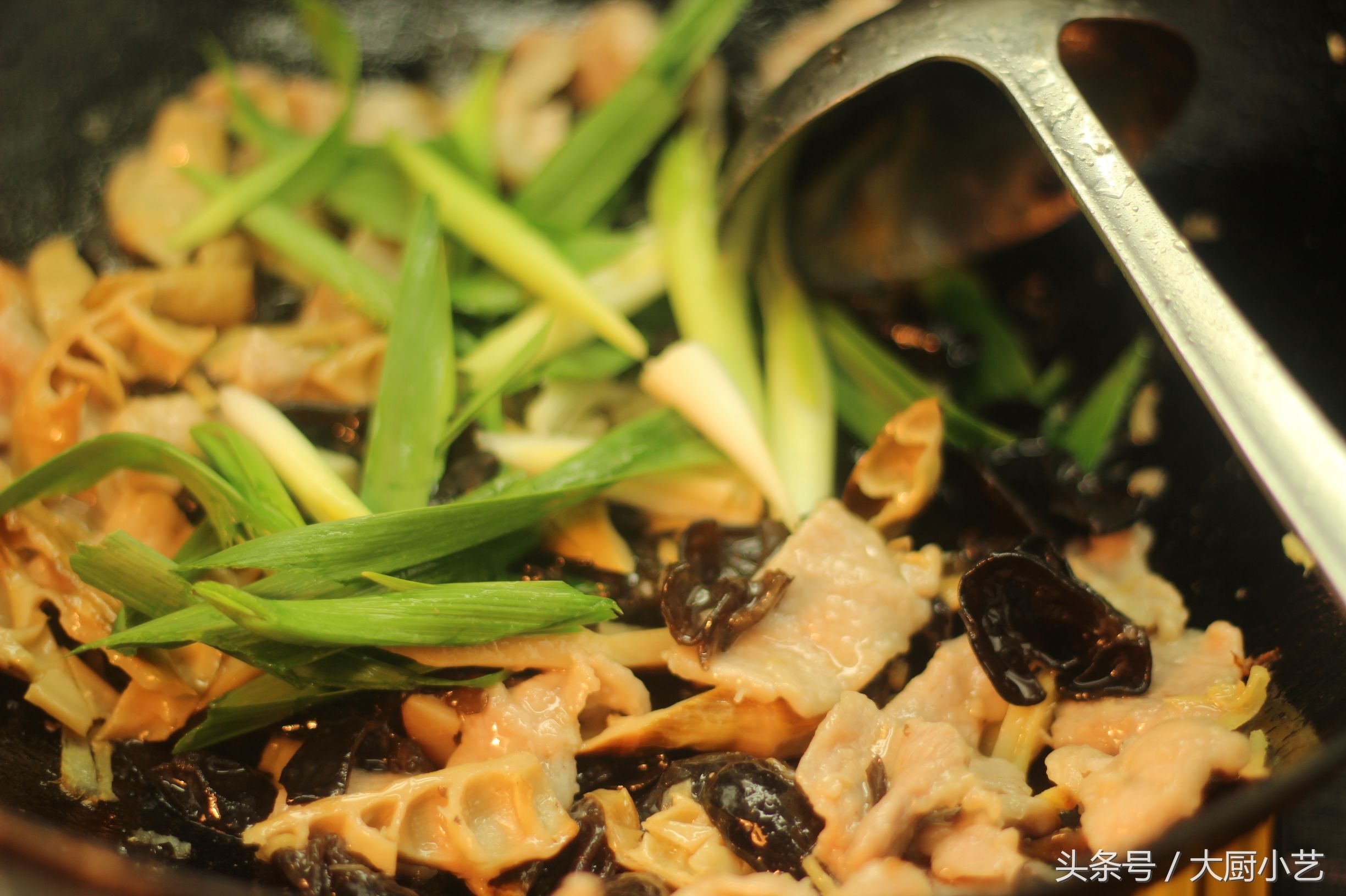 人老了长老年斑跟白斑,人老了长老年斑是什么原因