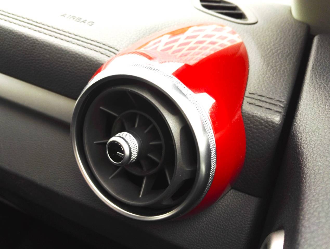 名爵zs自动泊车,能自动驾驶还能放无人机的汽车