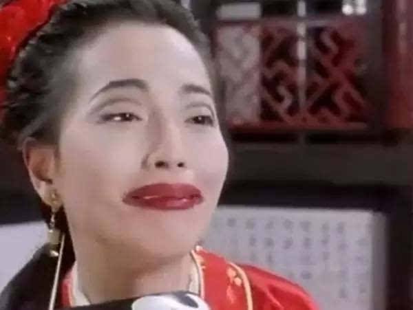 为什么涂大牌口红嘴巴起皮严重,为什么涂多贵的口红还是嘴巴起皮