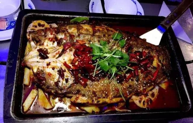 据说99%的人都喜欢这道海鲜美食,重庆必吃的100家烤鱼店