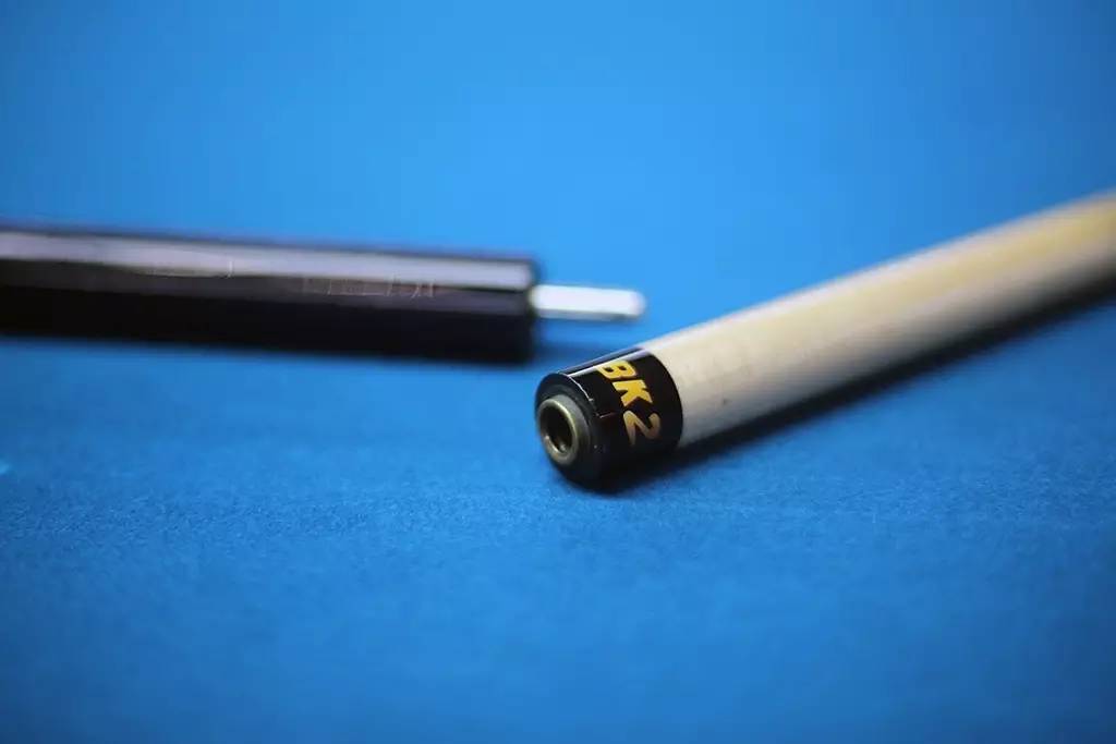 世界台球冠军杨帆,杨帆台球用的什么球杆