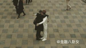 我出柜了，你愿意给我一个拥抱吗？