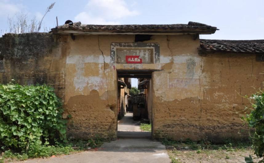 河洞大围村不仅有历史，还有崭新的灯光足球场！