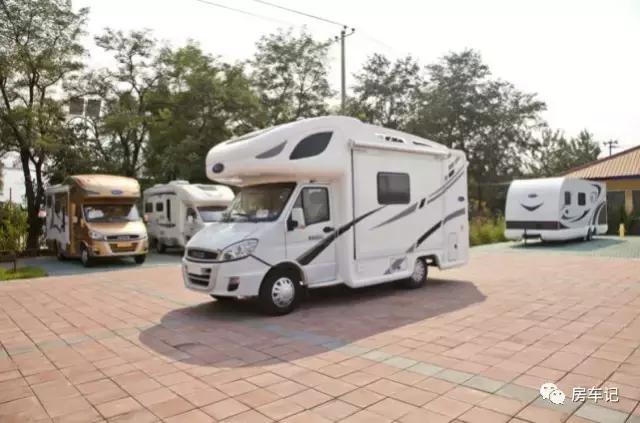 轻卡房车对比c型房车,大通房车c型单拓展房车