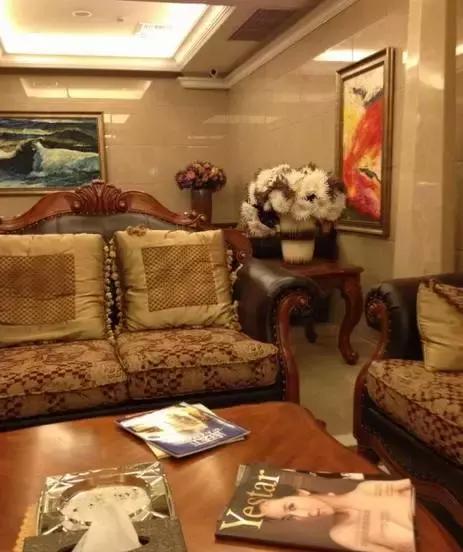 一起泡温泉的奢侈的享受,夏日一起泡温泉