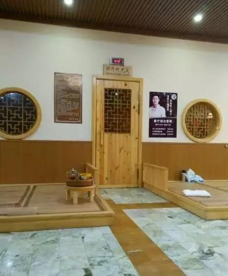 一起泡温泉的奢侈的享受,夏日一起泡温泉