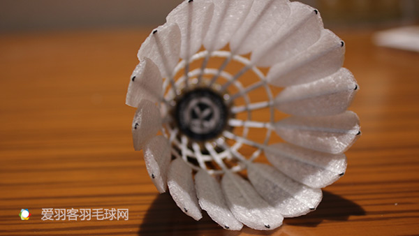 人造羽毛球拍真的好用吗,人造羽毛球推荐