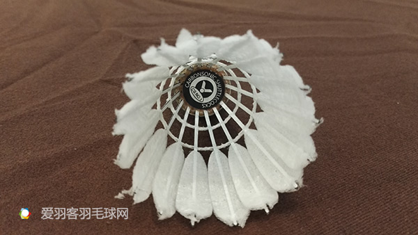 人造羽毛球拍真的好用吗,人造羽毛球推荐