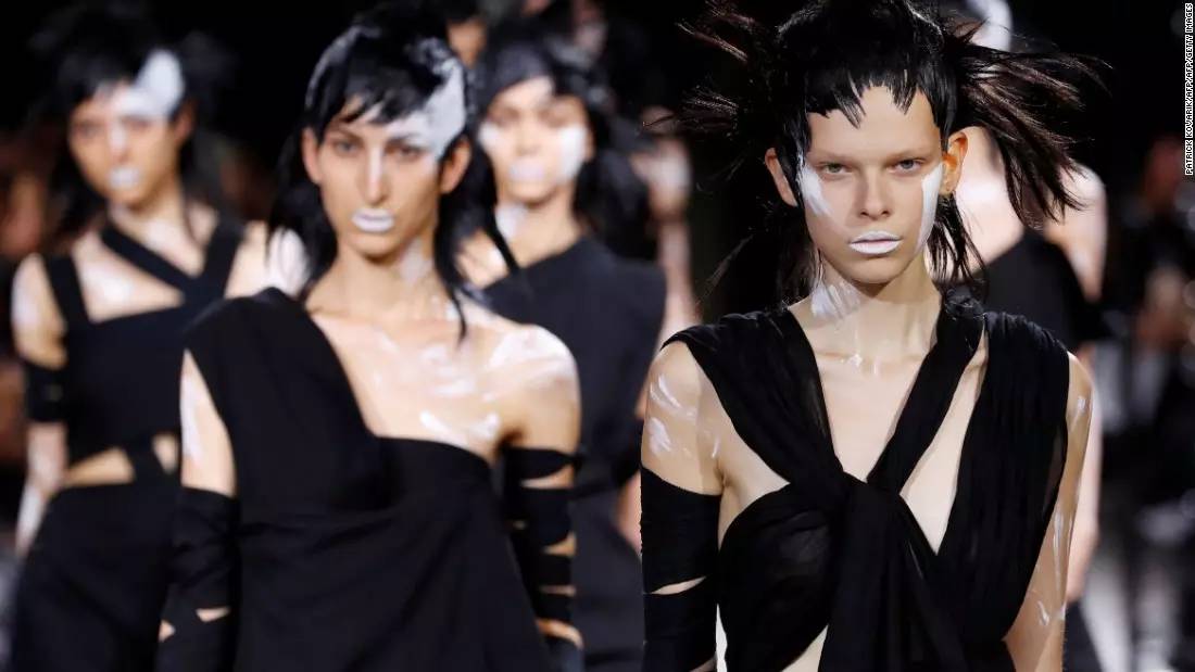 今年的时装周,女生比男生穿的还帅