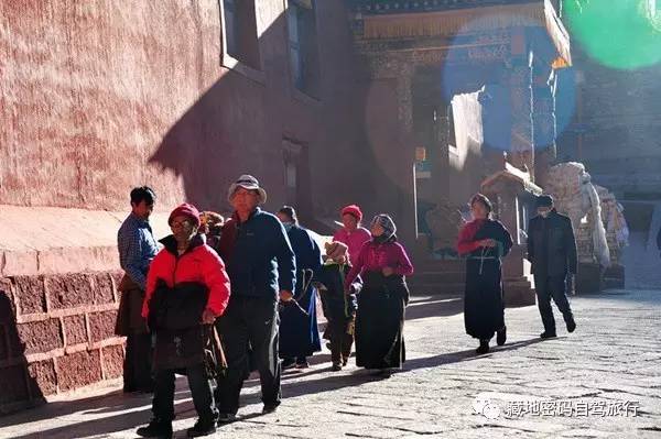 成都出发—川藏南线-北线-丹巴-色达五明佛学院-亚青寺-德格印经院-昌都-然乌湖-来古冰川-波密-林芝-拉萨经典十二日游