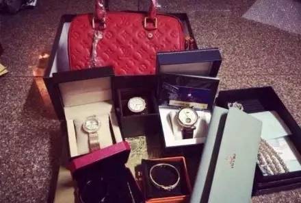 上海男子和妹妹说：给爸妈送终的事就交给你了！半个月有人在一条河里发现了他！