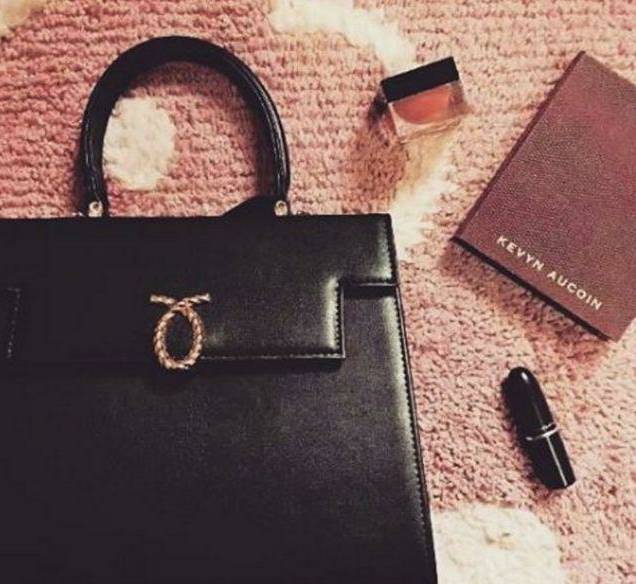 英国女王背双肩包,英国女王的爱马仕包包