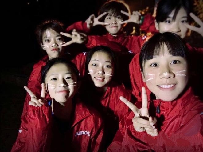 “中国会击败韩国的”足球宝贝熊熙说，“难忘38度高温训练”