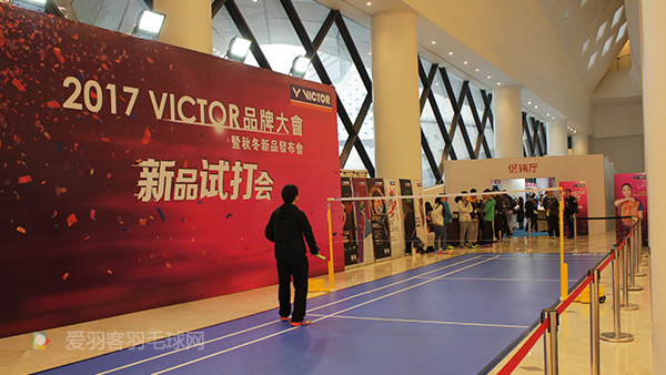 人造羽毛球拍真的好用吗,人造羽毛球推荐