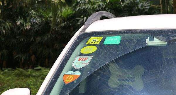 车上的残留胶怎么去除小窍门,车身残留的蜡怎么清洗