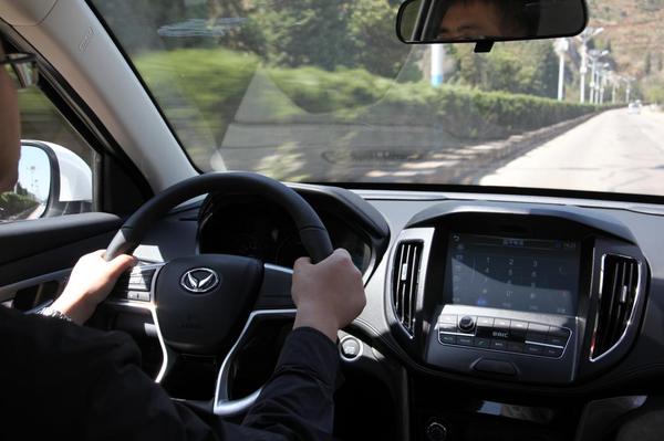 宋楠:甩开套路试驾1.3T北汽幻速S5