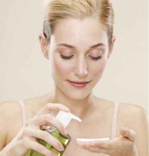 清爽肌肤透润补水卸妆水,滋润补水卸妆水