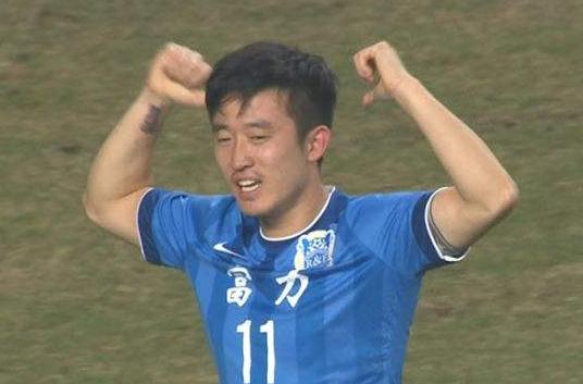 国足与球迷发生冲突,国足姜至鹏