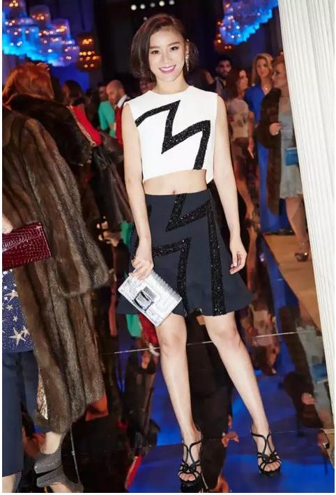 云巅之上简兮惊艳化妆出场,云巅之上简兮表演被肯定