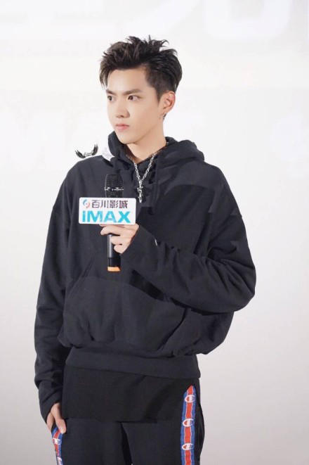 像你爱豆这样为Vetements痴狂