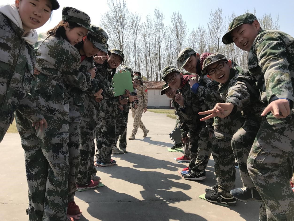 感恩、责任、超越、团队、纪律——中原领航实验学校素质拓展活动