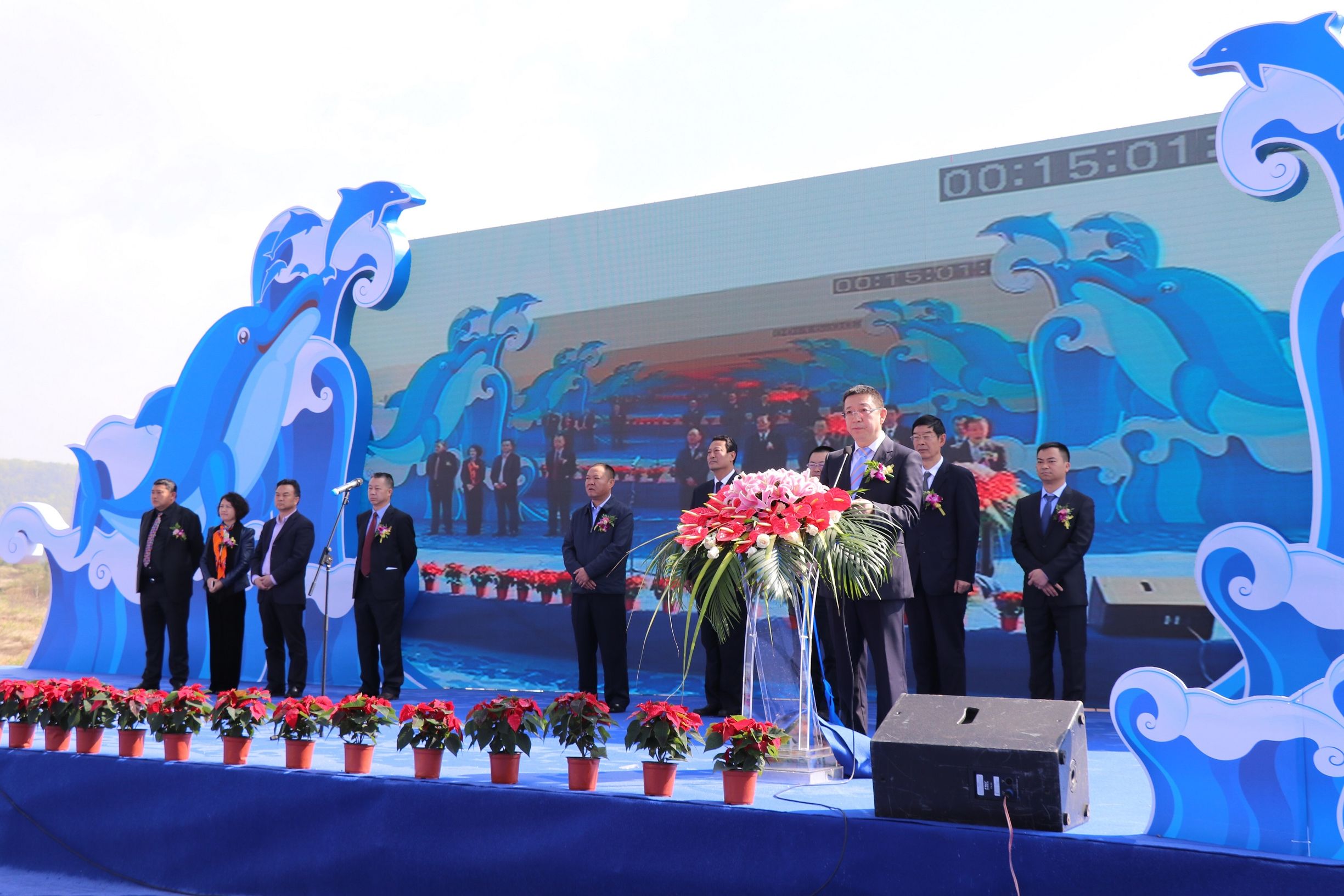 大连圣亚海洋世界白鲸,大连圣亚海底世界白鲸传奇