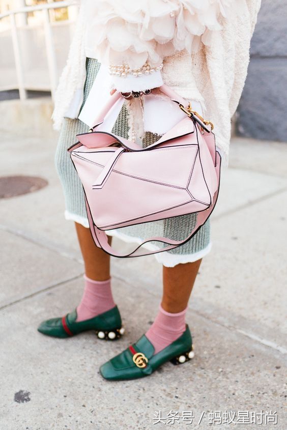 更适合年轻女孩的大牌包包,适合夏天的粉色包包推荐