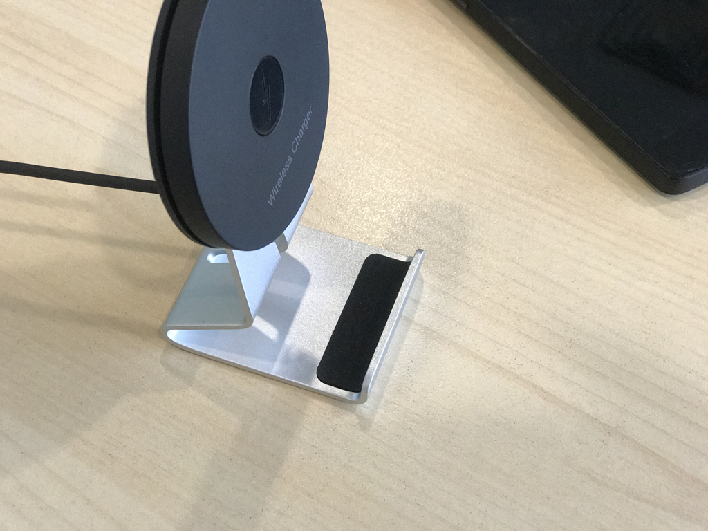 摆脱缠绕，想充就充—SIMPOWER无线充电器评测