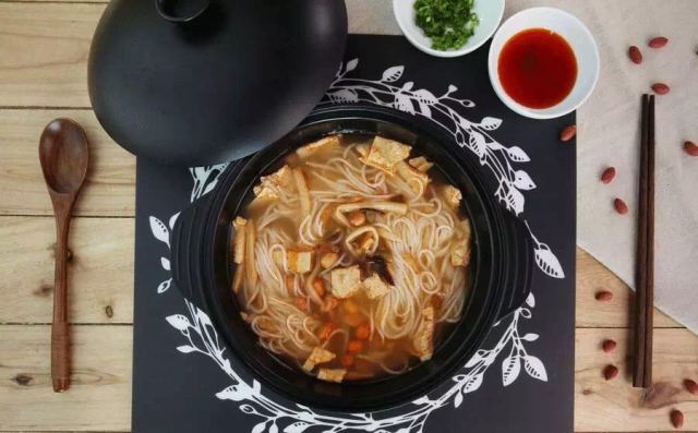 最全的螺蛳粉测评,第一次吃螺蛳粉测评