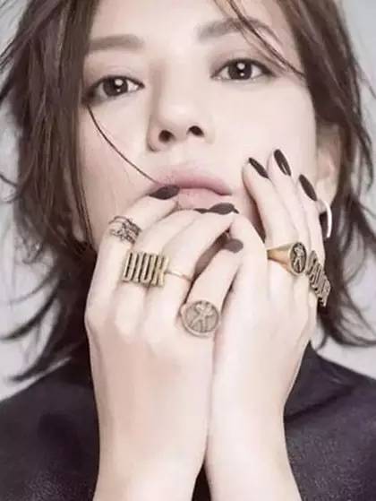 赵薇从演员到导演经历了什么,赵薇最近的发型