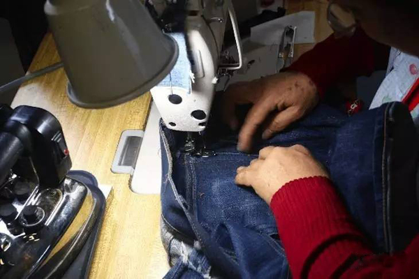 新买的牛仔裤破了怎么补救,牛仔裤破了怎么办