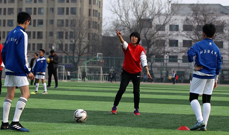 中国足球名宿辅导团未来之星计划走进汇文搭建校园足球沟通桥梁