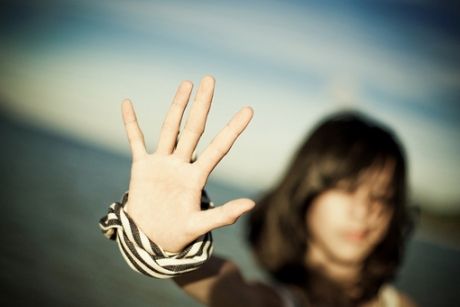 成功女士为得美国身份 竟被亲姐姐坑了，出国要小心华人！