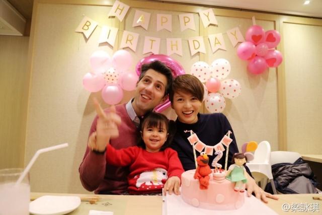 梁咏琪为女儿Sofia庆生，曾经空运母乳回港保障女儿有鲜奶吃