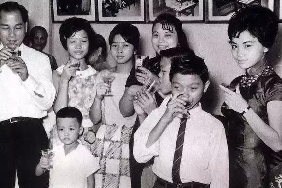 哥哥张国荣的传奇一生,张国荣老照片100张