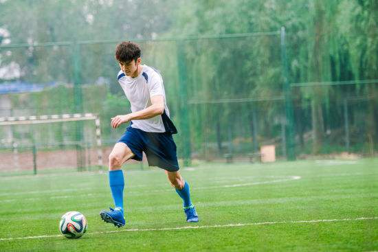 他是杨幂工作室演员,他是杨幂公司的艺人