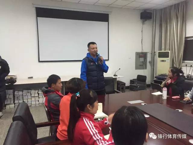 精英足球大批幼教美女老师来袭，足球的明天在这里