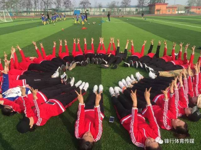 精英足球大批幼教美女老师来袭，足球的明天在这里