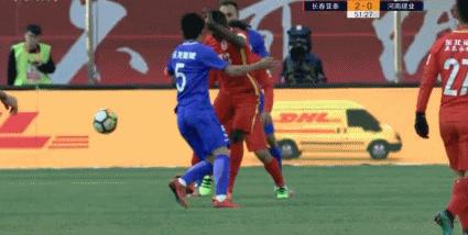 盘点中超赛程奇葩犯规,中超四大恶人名场面