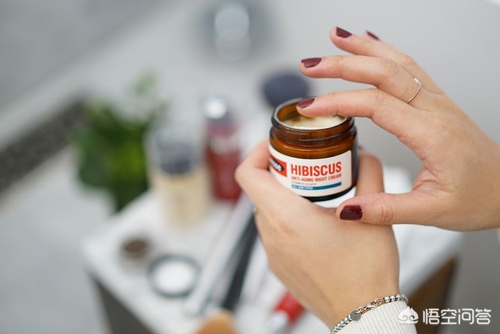 乳液跟乳霜有什么区别,霜和乳液的区别及使用方法