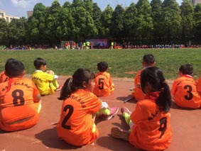 云岭校园直播间连线绿茵场