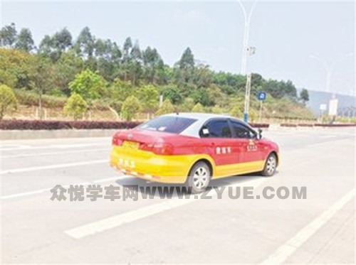 学车如何快速掌握方向感,学车时老是方向感不好偏左偏右