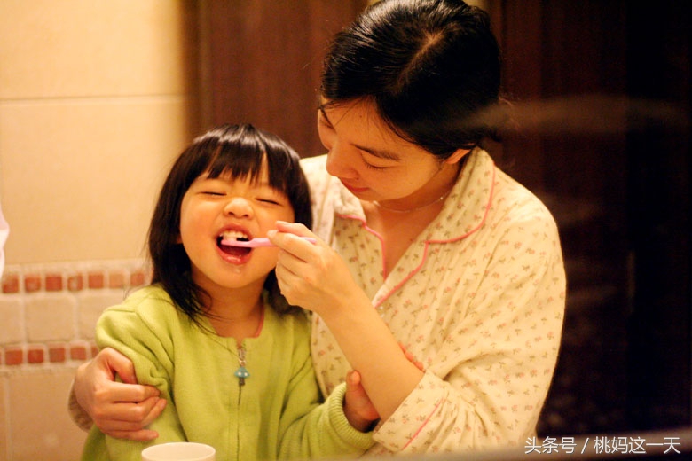 一岁宝宝剪指甲变黄,宝宝指甲黄色怎么回事