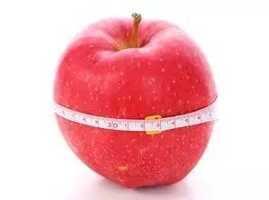 大学生摆地摊卖水果一年赚188万,大学生摆地摊卖水果赚8万