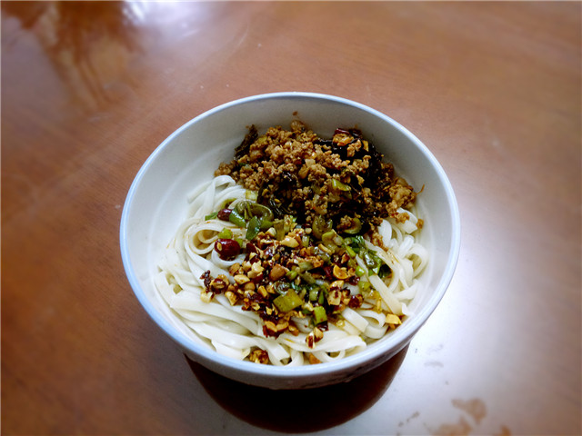 四川干拌担担面的正宗做法,四川担担面的正宗秘方